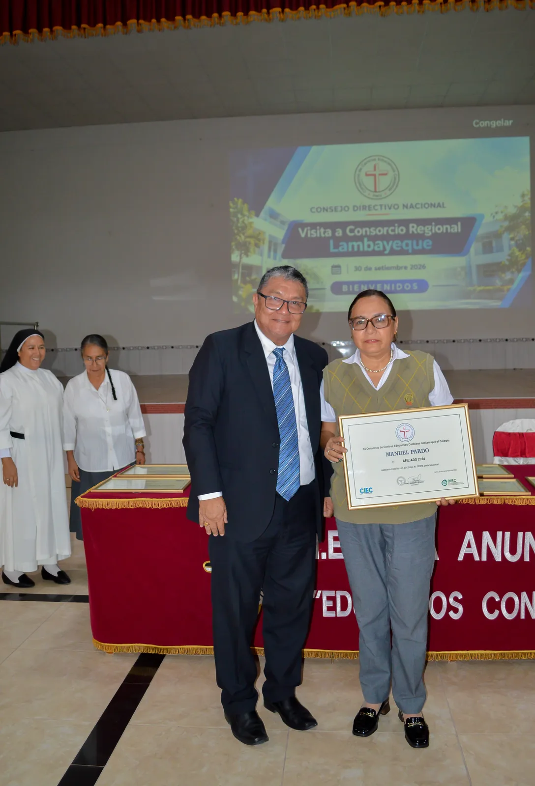 Entrega de Certificado de Afiliación 2026 en la Asamblea Regional de Lambayeque