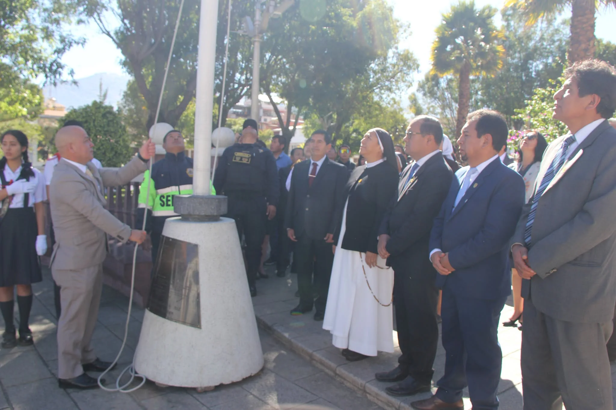 Ceremonia en la Plaza de Armas de Huaraz