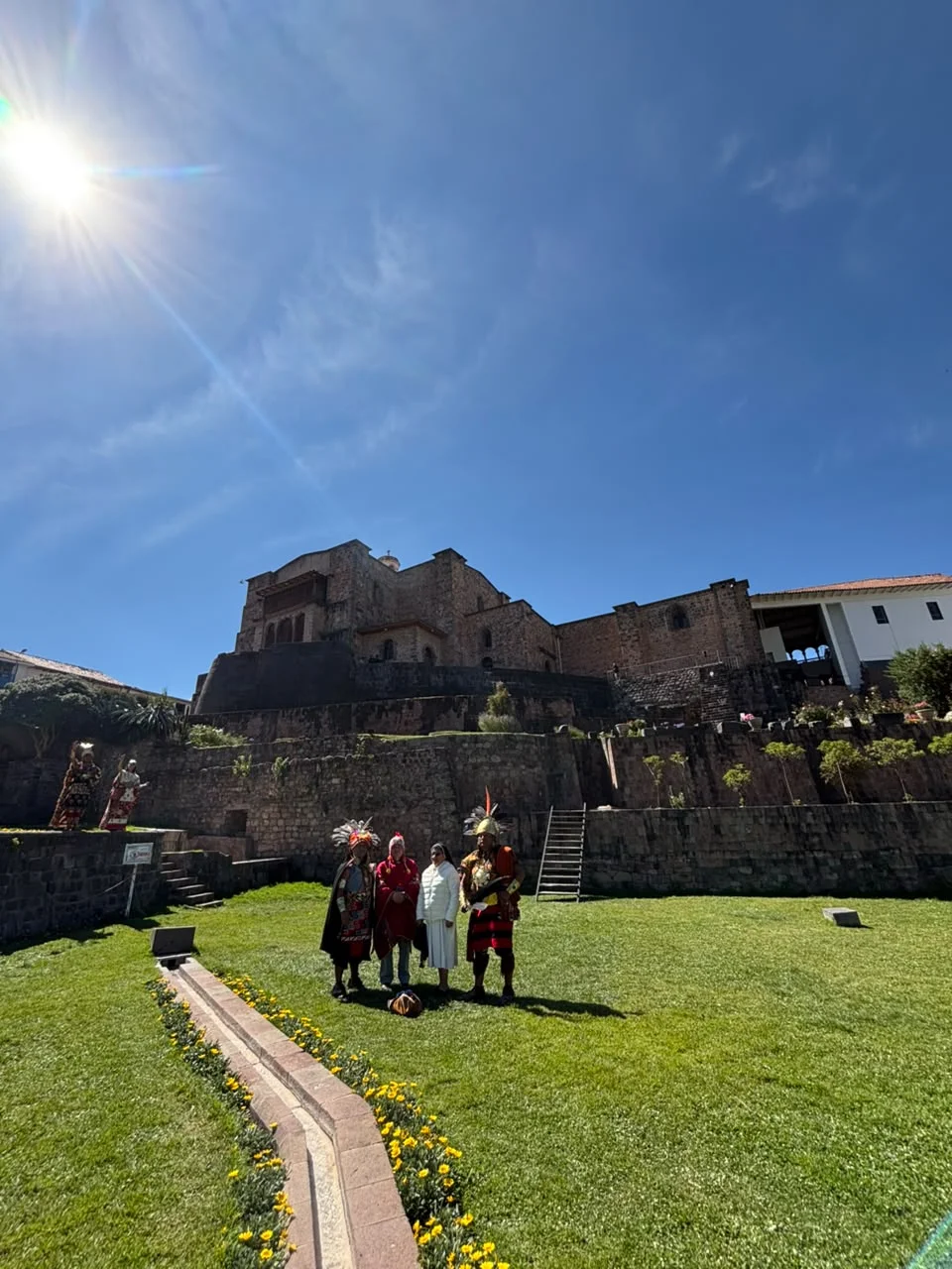 Lanzamiento del Centenario en la explanada del Qoricancha