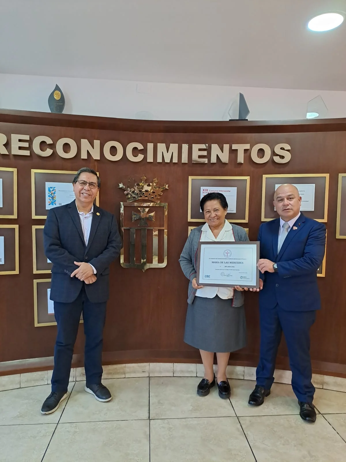 Entrega del Certificado de Afiliación CCEC 2026 al Colegio María de las Mercedes