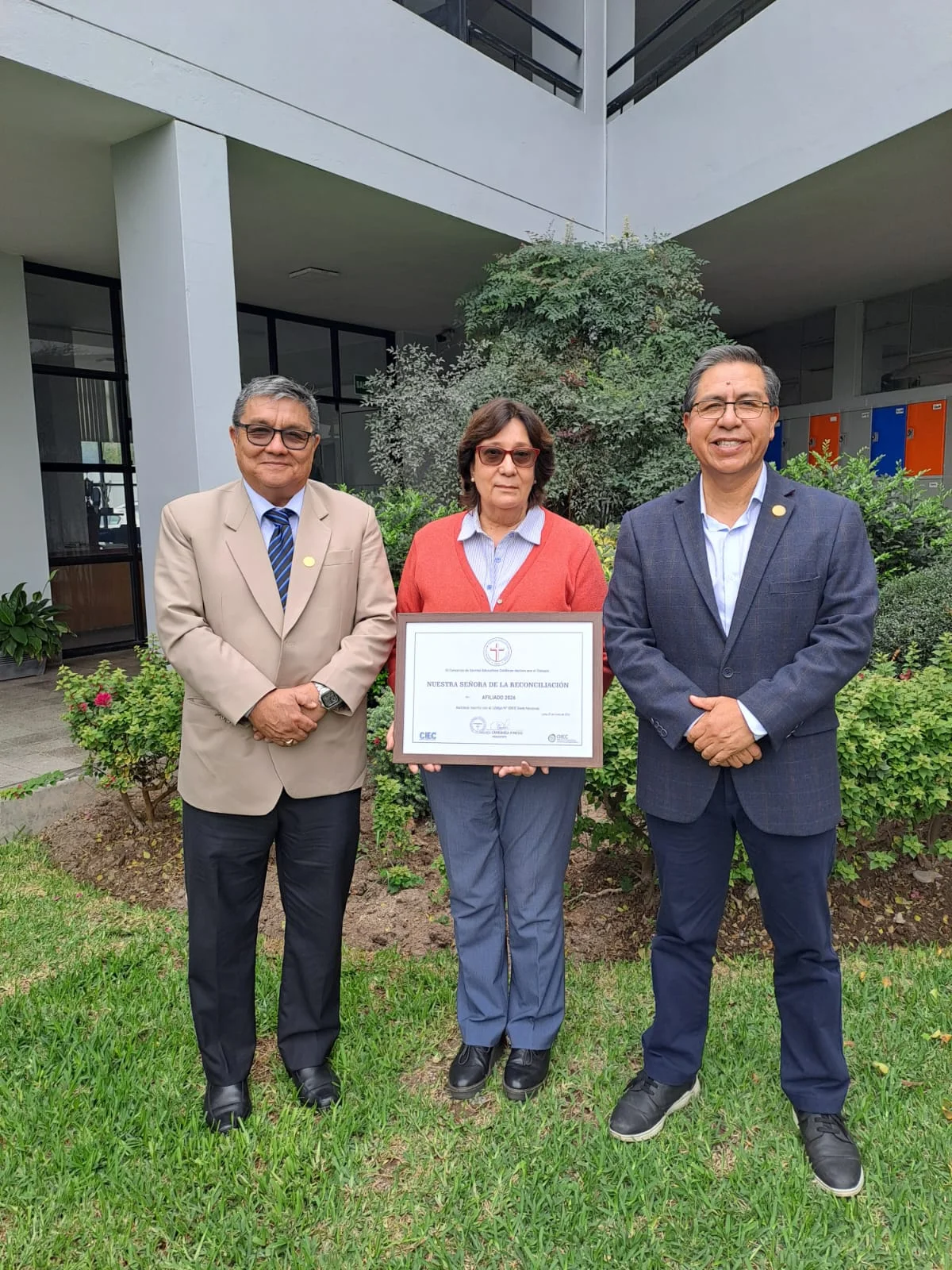 Entrega del Certificado de Afiliación CCEC 2026 al Colegio Nuestra Señora de la Reconciliación