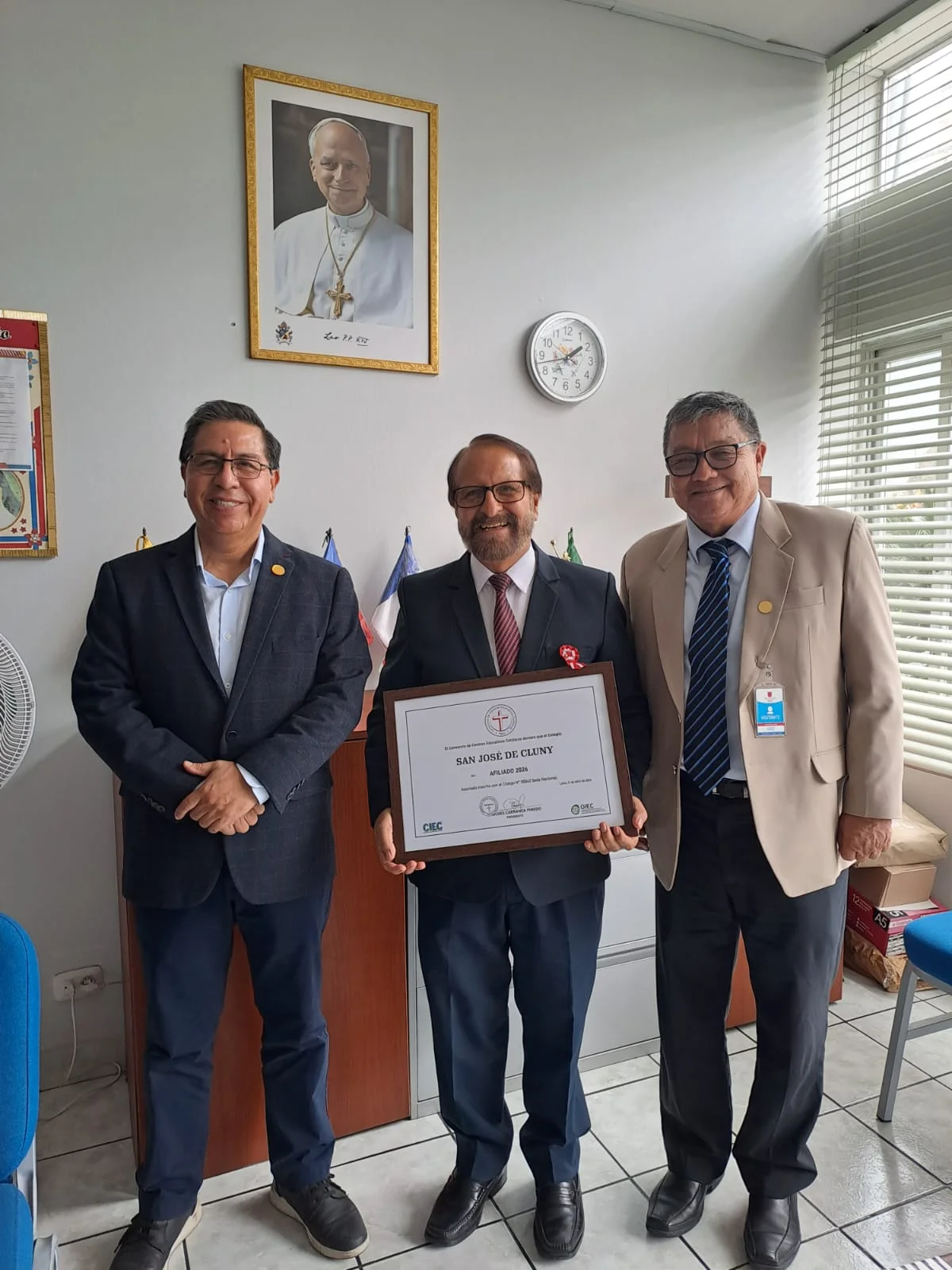 Entrega del Certificado de Afiliación CCEC 2026 al Colegio San José de Cluny