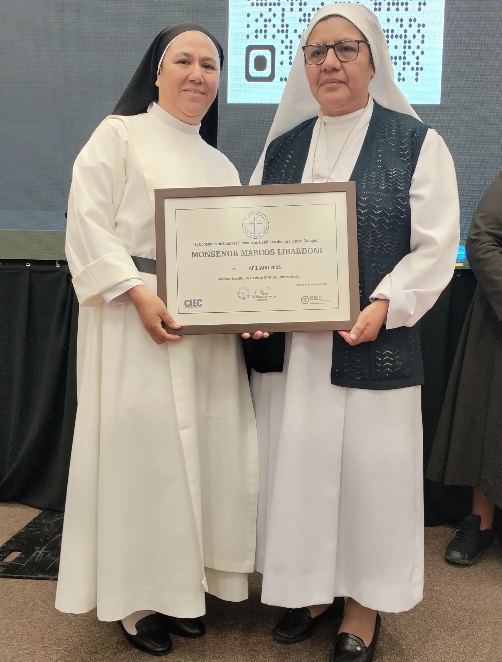 Entrega del Certificado de Afiliación CCEC 2026 al Colegio Monseñor Marcos Libardoni de La Victoria