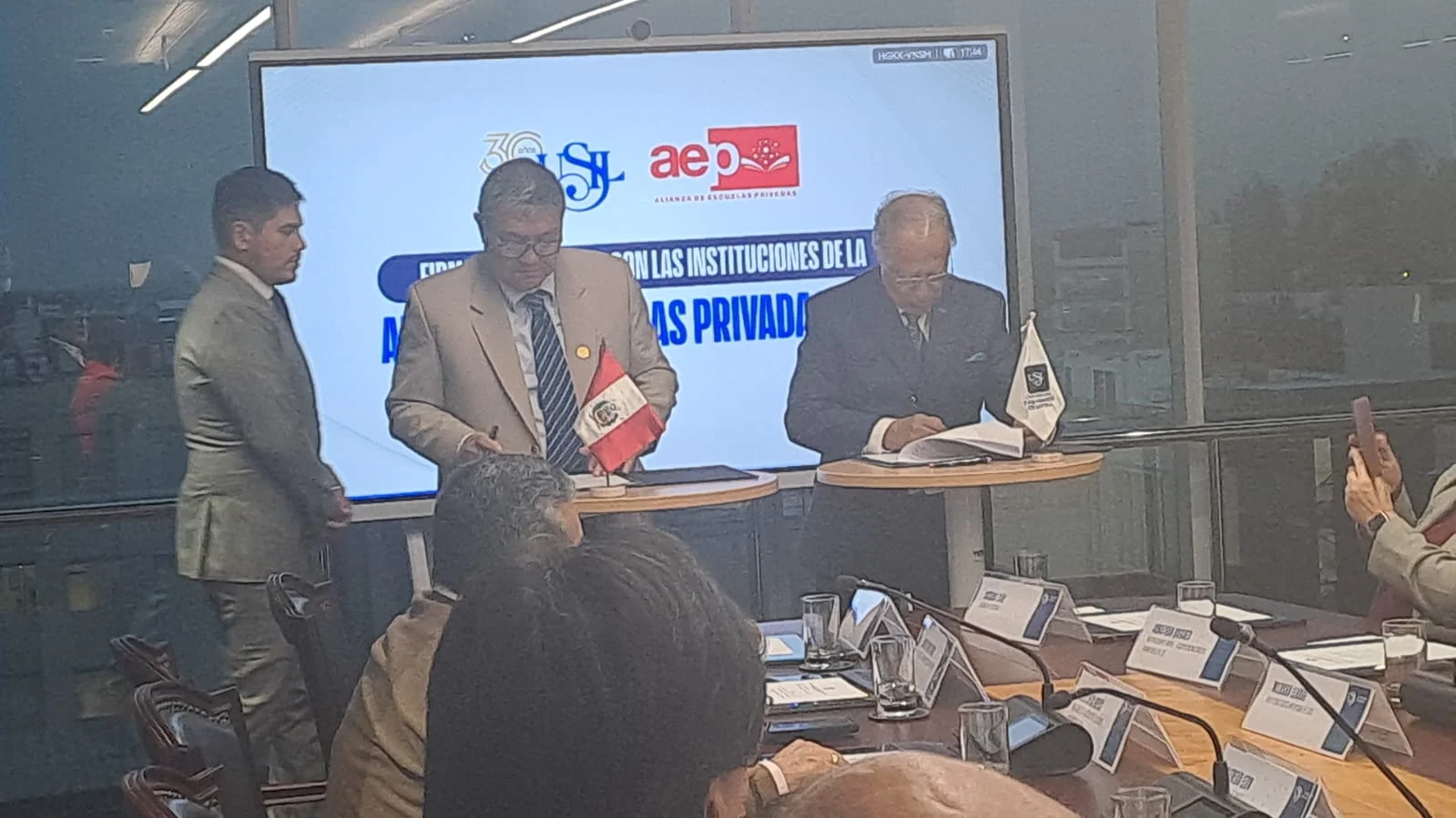 Firma de convenio marco entre el CCEC y la Universidad San Ignacio de Loyola (USIL)