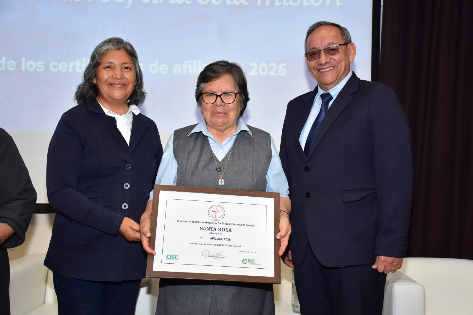 Colegio Santa Rosa de Huaura recibe su Certificado de Afiliación CCEC 2026