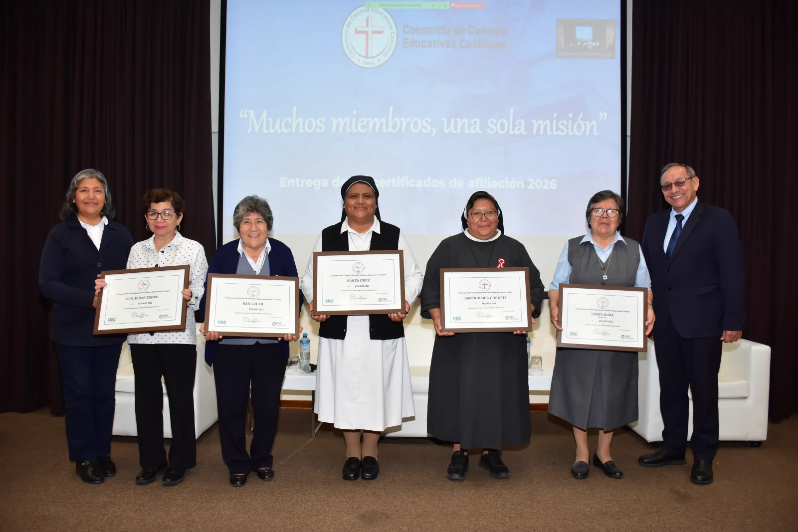 Entrega de Certificados de Afiliación CCEC 2026 en la Reunión de Directores