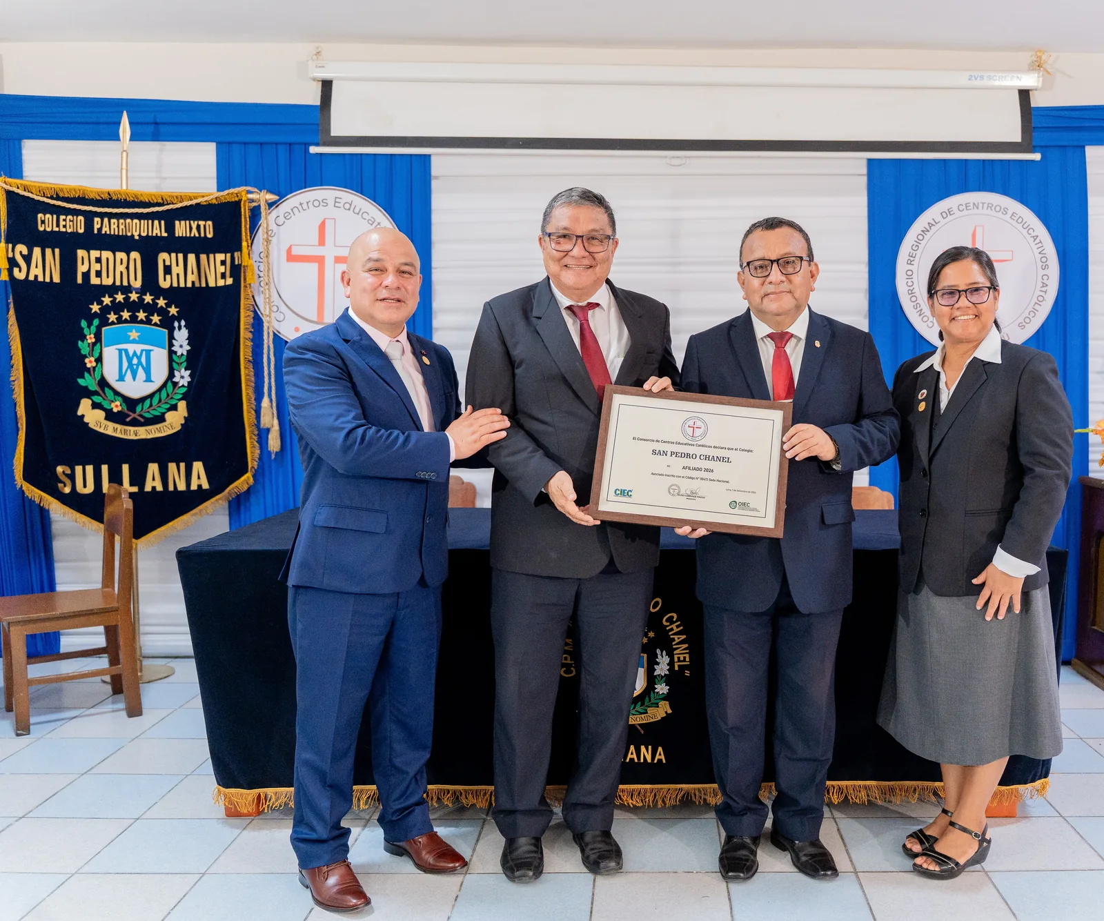 Entrega del Certificado de Afiliación CCEC 2026 durante la Asamblea Regional